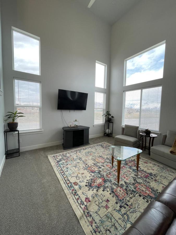 Villa Brand New 3-Beds Stylish Entire House At Lehi Extérieur photo