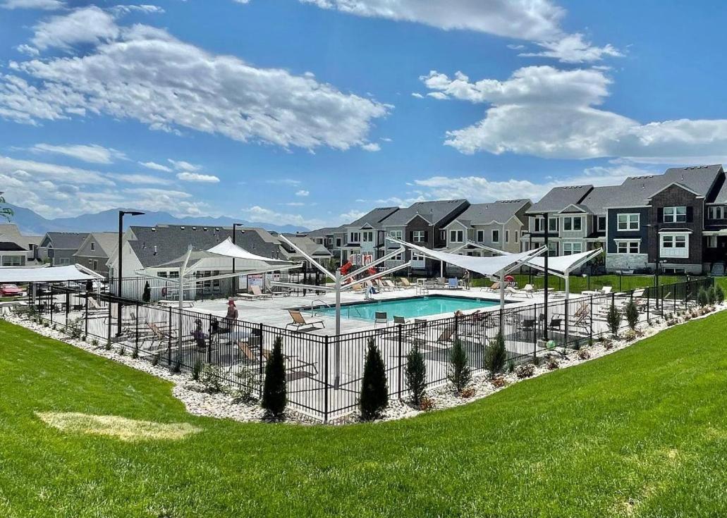 Villa Brand New 3-Beds Stylish Entire House At Lehi Extérieur photo